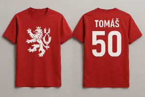 Oboustranný fotbalový dres, kde jsou hlavní barvy červená. Symbol českého lva, a na zádech nápis "Tomáš" a velká 50