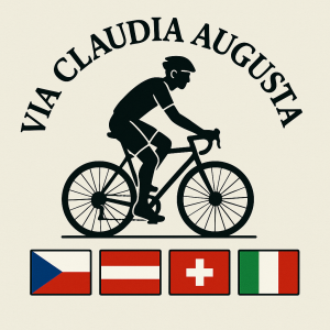 do půlkruhu okolo cyklisty na kole nápis Via Claudia Augusta a česká vlajka, rakouská, švýcarská a italská vlajka