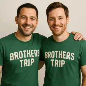 Bratri v triku s napisem Brothers trip