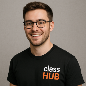 na pravé horní časti u ramene taky by to chtelo trochu naklonit a bude to nápis class HUB v bílo oranžové