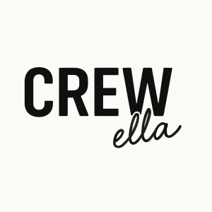 nápis jednoduchým písmem CREW za ním rukou dopsané ella ve sklonu 30°
