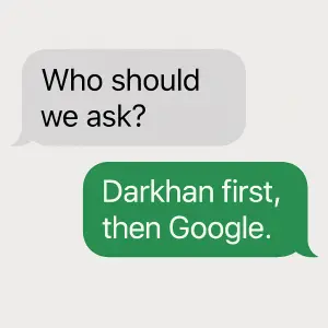 Formát textové zprávy na 2 řádky od 2 konverzujících, následující text "Who should we ask?" "Darkhan first, then Google.