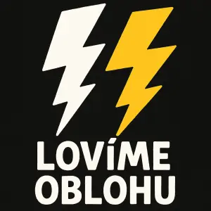 Kreslené bílé a žlutý blesky (kombinace) na černém pozadí obrázku a nápis “Lovíme oblohu”