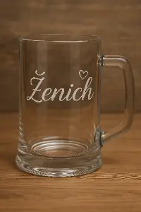 Chtěla bych aby na půllitru byl gravírovaný, elegantě napsaný nápis "Ženich" s jemným srdíčkem za nápisem.