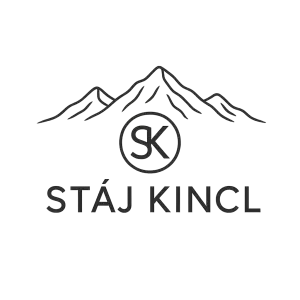 Nápis Stáj Kincl, logo s písmen S a K, jiný font písma moderní a jednoduché, v pozadí linie hor
