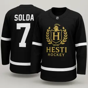 Na zádech jméno SOLDA A VEPŘEDU ZLATÝ ZNAK HESTI HOCKEY