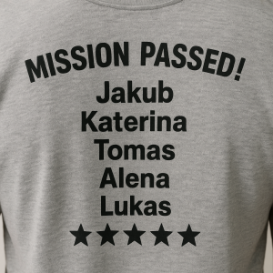 napis na zada se jmeny a 5 hvezdy a nad temi hvezdy bude naprano mission passed