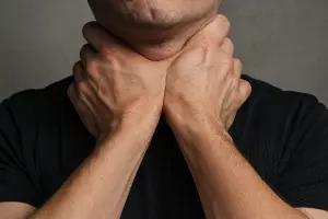 vytvor prosim pouze dve ruce vedle sebe jako kdyz nekoho skrti kolem krku
