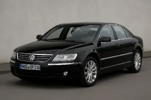 udelej mi volkswagen phaeton v cerne barve