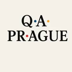 Přední strana: Q·A·P·R·A·G·U·E (v klasickém fontu Přátel s červenou, modrou a žlutou tečkou)