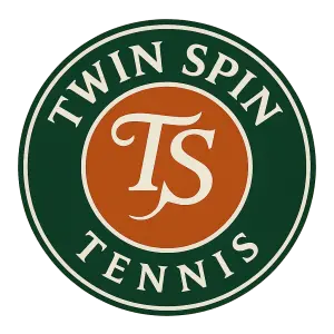 Logo ve stylu Roland Garros loga, ale nahoru dát nápis Twin Spin, doprostřed ozdobně TS a dolů napsat TENNIS