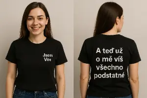 Ahojky, prosím potrebuji text zepředu vlevo u srdce: Jsem Vee a zezadu napis: A teď už o mě víš všechno podstatné.