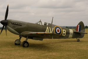 na obrazku prosim vyobraz spitfire aloise vasatka s oznaveni AV, znakem RAF a cislem letounu BM592