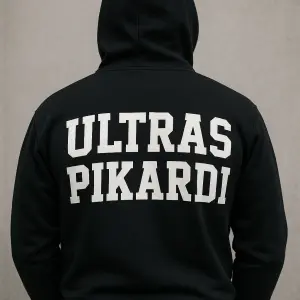 ultras fann pikardi nápis na zádech