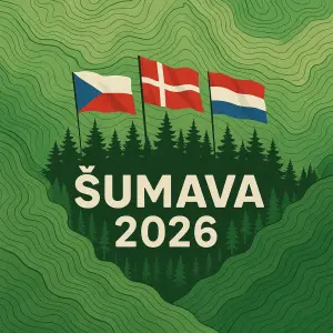šumavská topografika, česká dánská a nizozemská vlajka, les a nápis šumava 2026