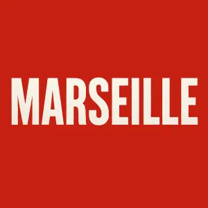 text: Marseille, bílé tučné písmo na červeném pozadí