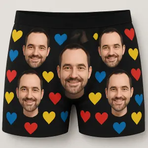 Má fotka hlavy, která bude na trenyrkach několikrát... A budou to prokládat modrá, žlutá a červená srdíčka ..