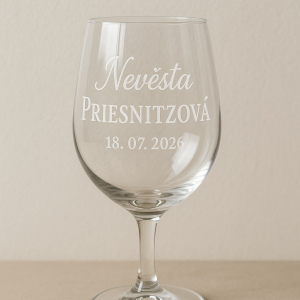 Dárek pro nevěstu, její příjmení bude Priesniztová a datum 18.07. 2026. Chci skleníčku na víno