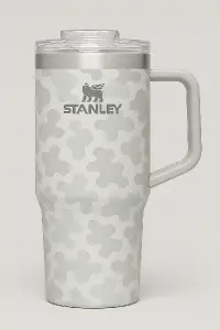 Chci aby to bylo maskacove skvrny jen ve svetlejsi sede nez je hrnek stanley cup