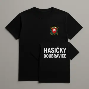 Vepředu malý hasičský znak a na zádech nápis Hasičky Doubravice.
