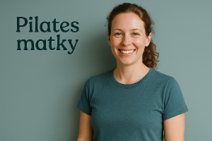 Chtěla bych nápis v levé části nahoře nápis Pilates matky, psaný fontem San Pearl a barvu tmavší odstín barvy trička