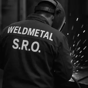 Na zádech od ramene k ramenu napiš "WELDMETAL" pod nápis do středu S.R.O.pod nápis na zbytek volného místa svářeče jak