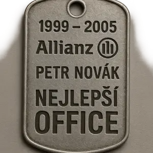 Vojenská známka s uvedeným datem 1999 - 2005 logem Allianz pojišťovny, jmeno petr novák a velkým popisem nejlepší Office