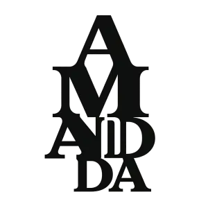 Logo amanda písmena na sobě