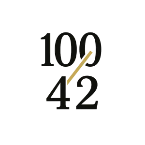 Chci vytvořit logo 100/42 kdy lomítko bude zlaté a číslice budou nad sebou