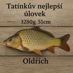 Obrázek malého kapra a text Tatínkův nejlepší úlovek 3280g51cm Oldřich