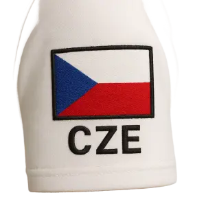 Vlajka České republiky umístěná na rukávů s textem CZE