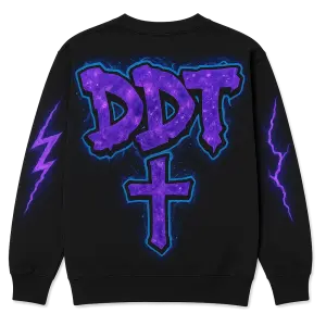 Udělej mi design z písmen DDT v galaxy purple styl grafiti kříž a blesky na rukávech a na zádech velkej kříž