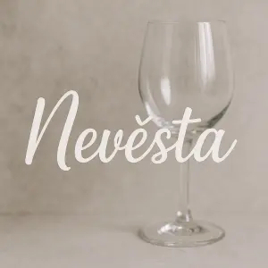 nápis nevěsta a za ním sklenička od vína