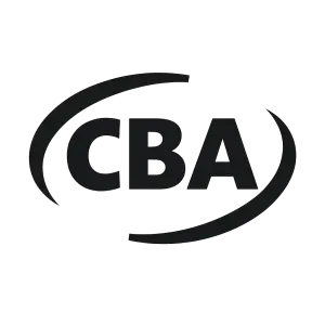 Logo firmy v černé barvy CBA zhora vlevo a zespod vpravo jsou polokruhy,prostě nedokončený kruh okolo spíš čtvrtkruhy.