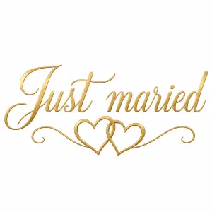 Nápis Just maried s propojenými srdcemi