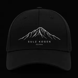 Hele udělej mi bílí obris na černé pozadí hory sulz kogen v rakousku 3016m vlož mi ho na černou kšiltovku ze předu pod t