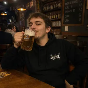 sysel co pije ppivo