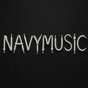 Jedná se o hudební název zpěváka. Nápis NAVYMUSIC. Vytvoř název z tkaniček od bot