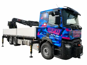 smazal jsi i patky a hydraulickou ruku, tu mi vrat, jinak pozadí je smazáno moc dobře, jen vrat ruku a patky, jediné co tak korbu máš dobře, jen ji vrat do puvodniho stavu spolecne s rukou, vybaveni co trci nad korbu nech odstranene