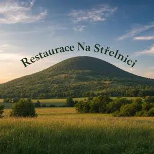 Hora Říp s nápisem Restaurace Na Střelnici bez domu. Pouze příroda.