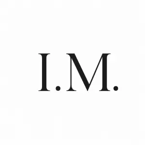 Iniciály I.M. v minimalistickém stylu
