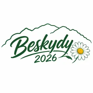 Obrys pohoří Beskyd s logem Beskydy 2026 s kvítkem kopretiny