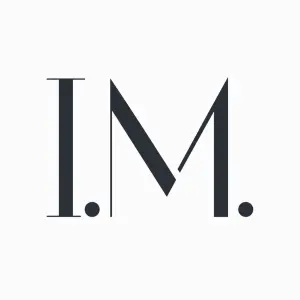 Iniciály I.M. v moderním stylu