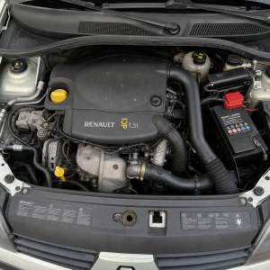 vygeneruj mi obrazek motoru renault clio 2 rok 2007, 1.5dci. 47kw.