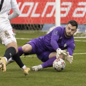 Zákrok fotbalového brankáře a vygeneruj to tak, ať to vypadá jako realný zákrok a ne nějaké nemožné úhly zákroku