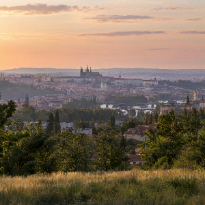 Praha v dálce