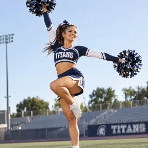 postava sportovkyně, která dělá Cheer leading