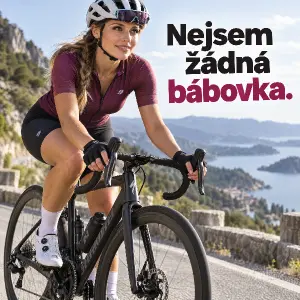 Hezká cyklistka na silničním kole s kotoučovými brzdami.
Text Nejsem žádná bábovka.
