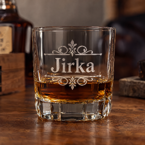 na skleničce by mělo být jméno "Jirka" s výrdobou třeba kolem