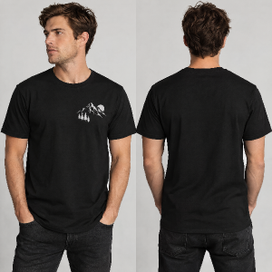 V pravo na hrudi nějaký design